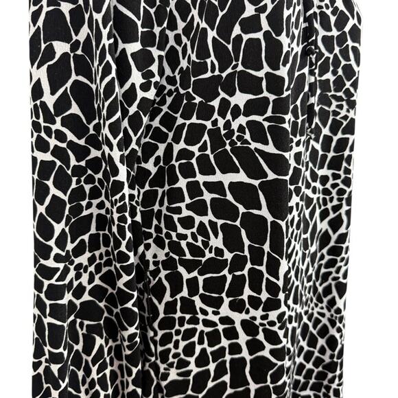 Chicos Travelers Womens Slinky Liquid Knit Animal Print Long Sleeve Top sz 1 / M - Picture 3 of 16